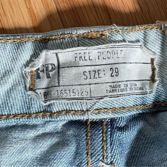 Free People Blue White Cloud Lace Accent Distressed Cut Off Denim Shorts EUC 29 - Picture 4 of 8